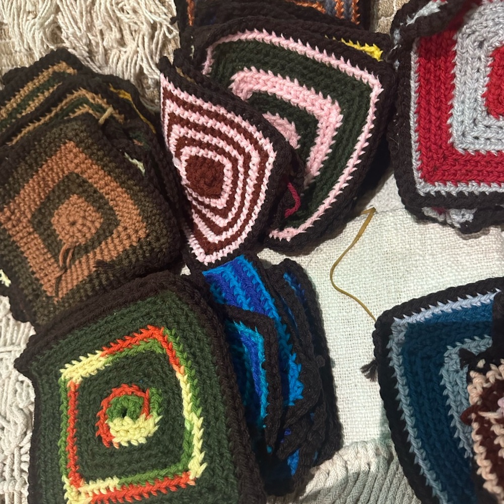 Handmade vintage Crochet granny Squares singles to upcycle projects quilts 55+ - Picture 7 of 13